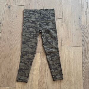 Spanx Medium Capri Leggings Camo Print